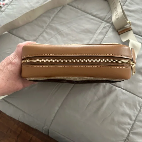 Coach Tan and Cream Signature Crossbody Bag - Picture 5 of 6